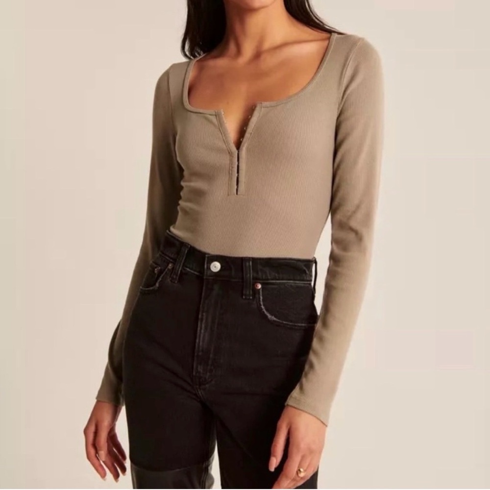 Ribbed Long-Sleeve Scoop Neck Henley Top - Green